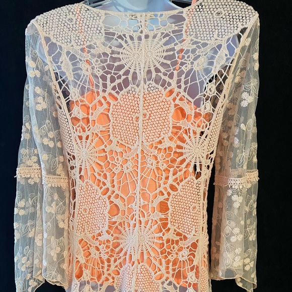 Beautiful pink cover up top - Picture 2 of 12